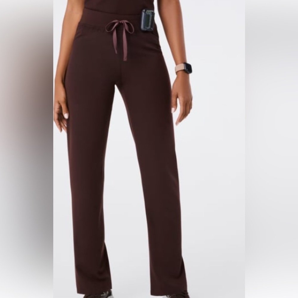 Women’s figs scrubs 
High waisted, Livingston espresso color 
Size small tall
